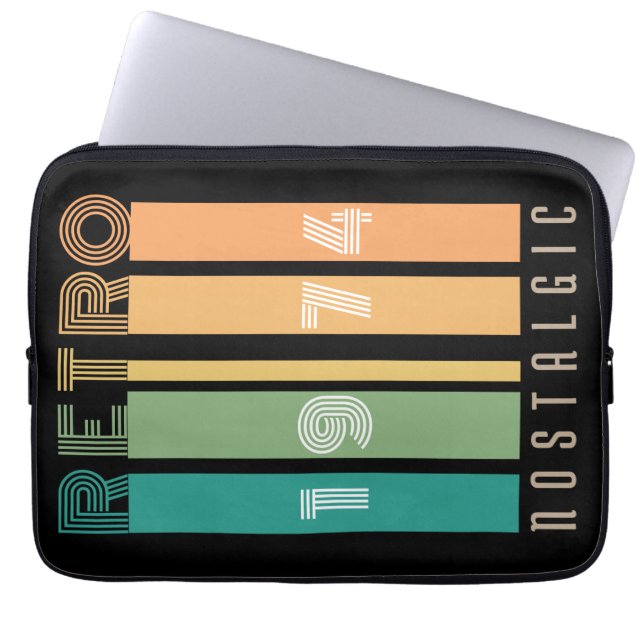 レトロ1974懐かしい ラップトップスリーブ (正面)