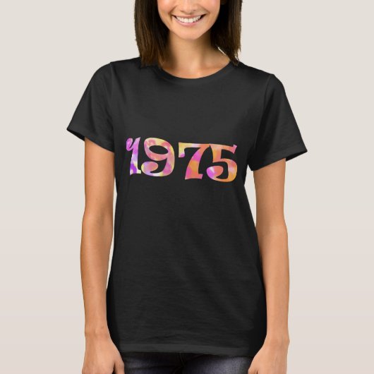 レトロ1975誕生日ロゴ Tシャツ (正面)