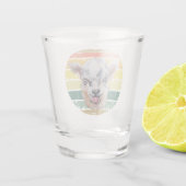 レトロ1980暗くなった夕日の虹のベビーヤギのキッドアート ショットグラス (裏面)