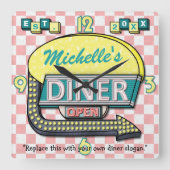 レトロ50のダイナーサインピンクティール(緑がかった色)名パーソナライズされた スクエア壁時計 (正面)