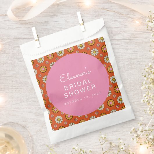 レトロ60年代の花 オレンジ ピンク ブライダルシャワー カスタム フェイバーバッグ (クリップ留めされた状態)