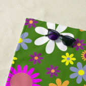 レトロ60sフラワーグリーンイエローパープルフローラ名 ビーチタオル (インサイチュ)