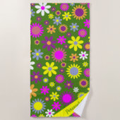 レトロ60sフラワーグリーンイエローパープルフローラ名 ビーチタオル (正面)