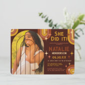 レトロ70のはっきりしたタイポグラフィレインボーアーチ卒業 招待状 (スタンド正面)