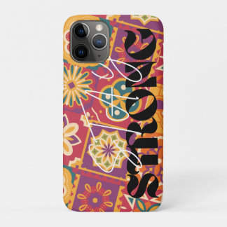 レトロ70年代の花柄パッチワーク ステイ ストロングを抱きしめる iPhone 11 PROケース