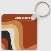 レトロ70年代結婚の焦げオレンジパーソナライズされた キーホルダー (裏面)