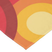 レトロ70sオレンジ色の黄色の赤い円のパターン テーブルクロス (アングル)