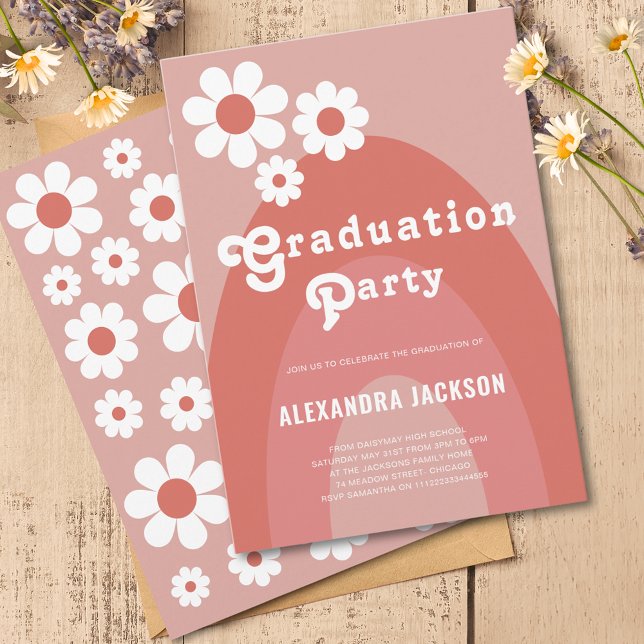 レトロ70sフローラArch大学院パーティー予算 (Retro 70s vintage floral arch graduation party budget invitation with simple orange daisy pattern)