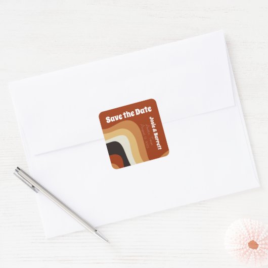 レトロ70s燃えたオレンジ色のGroovy日付を保存 スクエアシール (封筒)