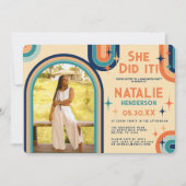 レトロ70's 太字 タイポグラフィ レインボー アーチ 卒業式 招待状 (正面)