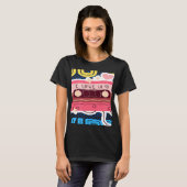 レトロ90's Vibeとカセット1990s音楽90sコスト Tシャツ (正面フル)