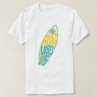 レトロ・アロハ・バイブス・サーフボード・タイポグラフィーTシャツ Tシャツ