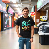 レトロ"エイリアンの侵略 – 人間の歓迎… Tシャツ