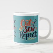 レトロ"カットソー繰り返し"裁縫恋人デザイン ジャンボコーヒーマグカップ (右)