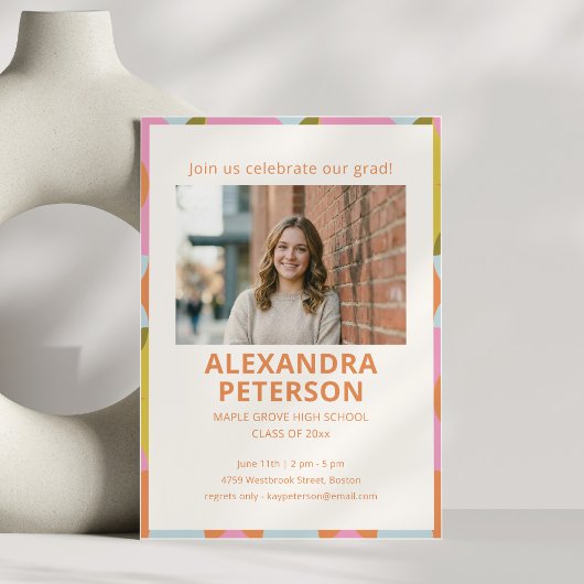 レトロ グルーヴィー カラフル フォト 卒業パーティー 2026 招待状