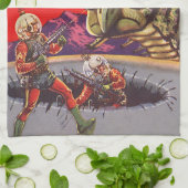 レトロ サイエンス フィクション ジャンボ センチピード 虫 戦争 キッチンタオル (折り畳み)