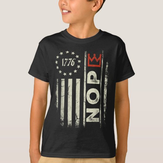 レトロ ノー キングス 抗議看板 縦型アメリカ国旗 Tシャツ (正面)