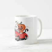 レトロ・ハロウィンの幽霊が赤い車を運転 コーヒーマグカップ (正面右)