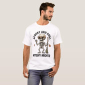 レトロ ハロウィン スケルトン 彫刻 魔法使いの箒 シェブロン Tシャツ (正面フル)