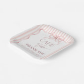 レトロ ピンク ボウ カフェ ベベ ガール コーヒー ベイビー シャワー ペーパープレート (傾斜あり)