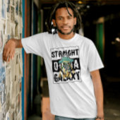 レトロ・フューチャリスティック・エイリアン・ファニー・ストレート・アウト・オブ・ギャラクシー Tシャツ