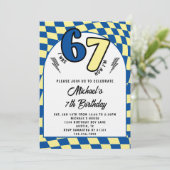 レトロ ブルー イエロー チェック 6 7 男の子 7歳の誕生日 招待状 (スタンド正面)