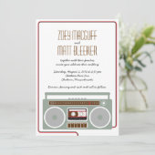 レトロ ブームボックス インジー ミックステープ ウェディング レッド / ブラック 招待状 (スタンド正面)