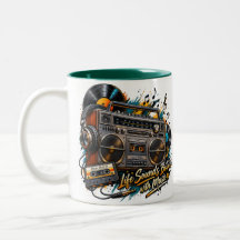 レトロ・ブームボックス "Life Sounds Better With Music" マグカップ