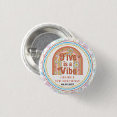 レトロ・レインボー・FIVE+is+a+Vibe グルービーな5歳の誕生日 缶バッジ (正面&裏面)