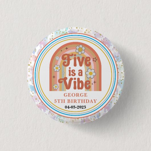 レトロ・レインボー・FIVE+is+a+Vibe グルービーな5歳の誕生日 缶バッジ (正面)