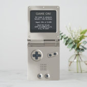 レトロ 銀色の携帯ゲーム機の誕生日招待状 招待状 (スタンド正面)