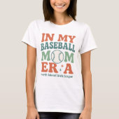 レトロ「In My Baseball Mom Era」 Tシャツ (正面)