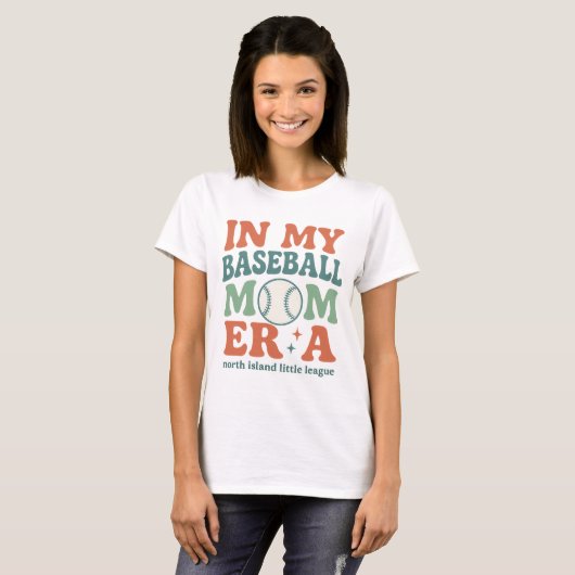 レトロ「In My Baseball Mom Era」 Tシャツ (正面フル)