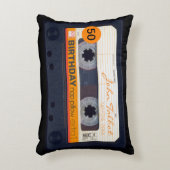 レトロAudiotape 50歳パーソナライズされた誕生日AP2 アクセントクッション (正面(垂直))