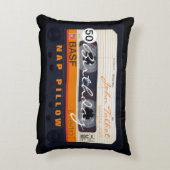 レトロAudiotape 50th birthdayアカパーソナライズされたント アクセントクッション (裏面(縦))