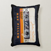 レトロAudiotape 50th birthdayアカパーソナライズされたント アクセントクッション (正面(垂直))