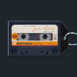 レトロAudiotape 60th birthday Thank You Giftラベル ギフトタグ<br><div class="desc">古いオーディオカセットあなたの名前と日付と他でパーソナライズ…デザインプレゼントラベル文字60th誕生日パーティーありがとう。のボタンで文字(フォント、色、サイズ、位置)をクリック簡単に変えカスタマイズる。日付はがきとマグネット、誕生日の招待状、誕生日紙のナプキン、誕生日のゲストブック(懸命カバーとスパイラルノート)などを保存する。レトロ忘れなオーディオタップ(透明、緑の色、デカールなど)のコレクション全体を行わない。</div>