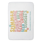 レトロGroovyサマーピンクモノグラム名 バスマット (正面縦)