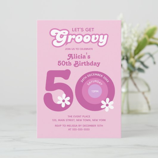 レトロGroovyデイジーはっきりしたピンク50誕生日 招待状 (スタンド正面)