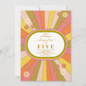 レトロGroovy 70をテーマにしたミュートされたトーン子供の誕生日 招待状 (正面)