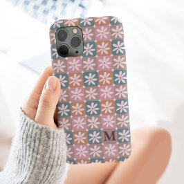 レトロGroovy 70sデイジーモノグラム iPhone 13 Pro Maxケース