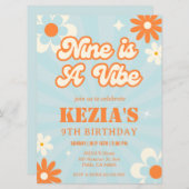 レトロGroovy NineはVibe誕生日の招待状 招待状 (正面/裏面)