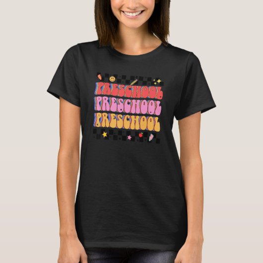 レトロGroovy PreschoolチームプレK先生戻る Tシャツ (正面)