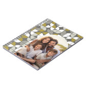 レトロMCMパターン – アーチ写真 – トープ金ゴールド ノートブック (左側)