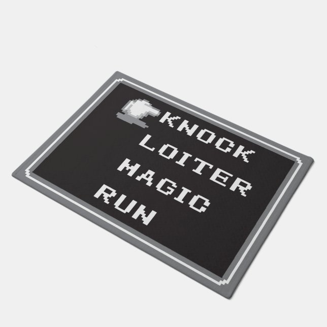 レトロRPGメニュードア・マット18" x 24" (8ビット) ドアマット (アングル)