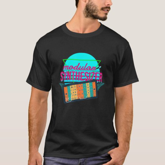 レトロSynthwave 80sアナログ合成モジュラーシンセシス Tシャツ (正面)