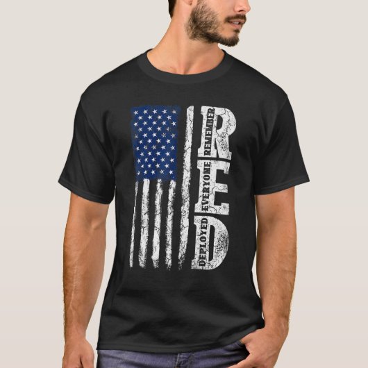 レトロUSフラグRemember Everyone退役軍人展開R Tシャツ (正面)
