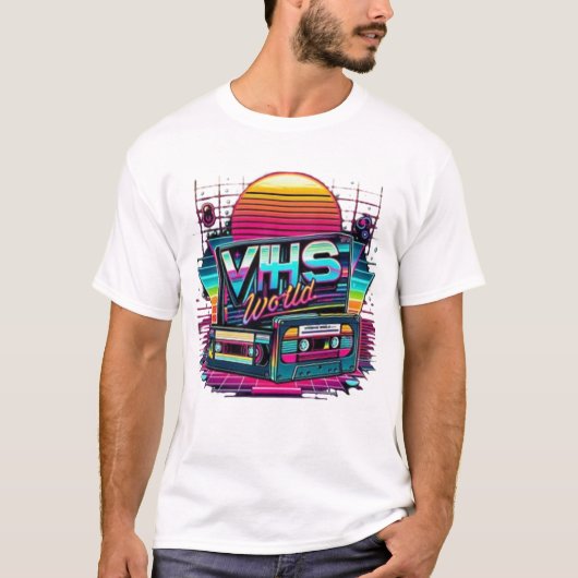 レトロVHSワールドと合成波ビベス Tシャツ (正面)