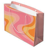 レトロVibe抽象芸術スワール60s 70sピンクとオレンジ ラージペーパーバッグ (裏面アングル)