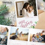 レビューの年の写真数々の赤メリークリスマス 三つ折りクリスマスカード<br><div class="desc">グリーンリーのベリーモダンの葉メリークリスマスレッドのブラシ付きスクリプト家族の年レビュー9フォトコラージュのギャラリー3倍のホリデーカーカスタムドあなたの文字とパーソナライズされた。</div>